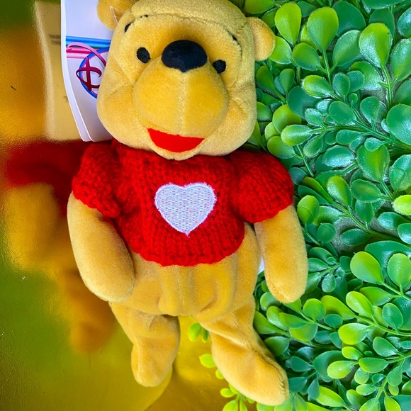 DISNEY STORE NWT 90s WINNIE THE POOH w/RED KNIT HEART SWEATER BEAN BAG PLUSH 8” - Picture 11 of 12